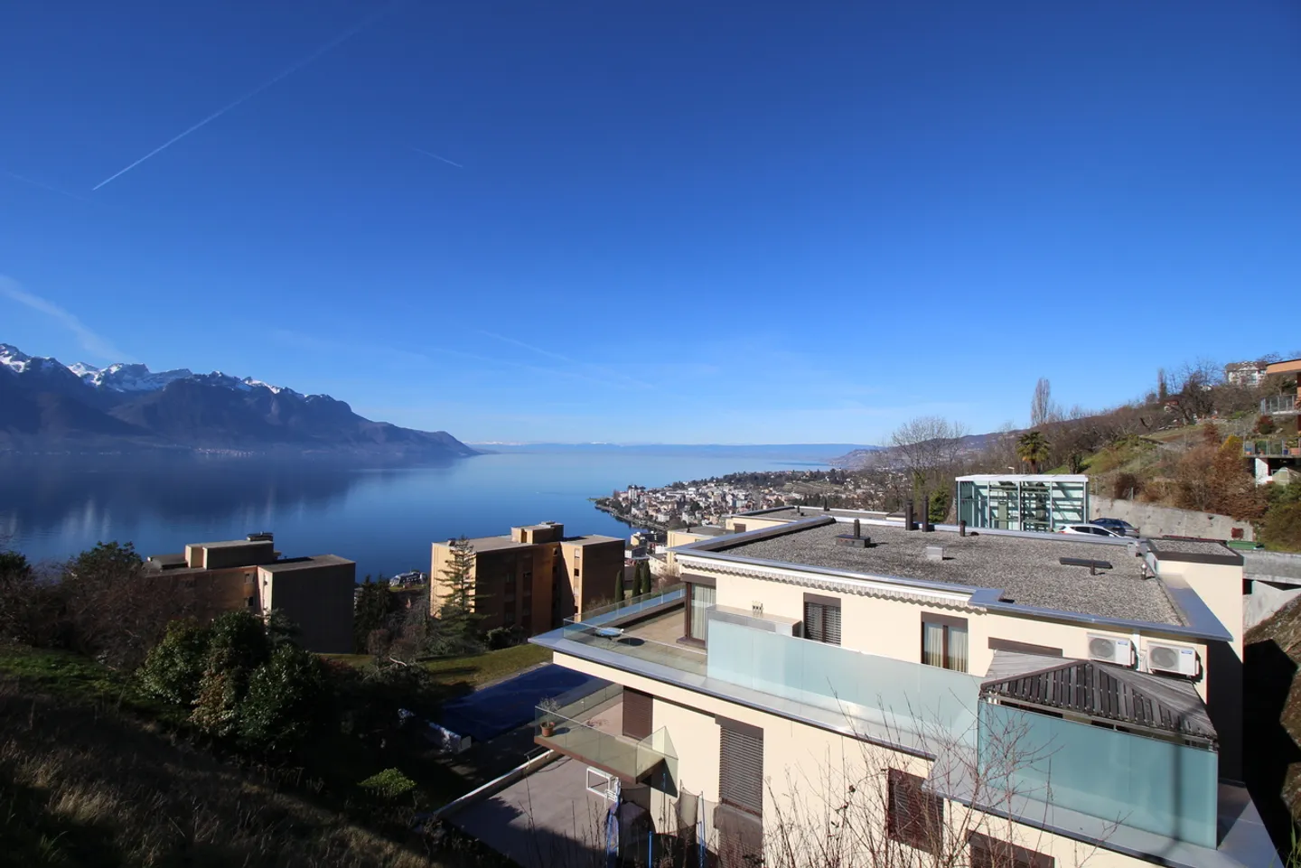 Penthouse Luxueux avec Vue sur le Lac - Photo 2 sur 13