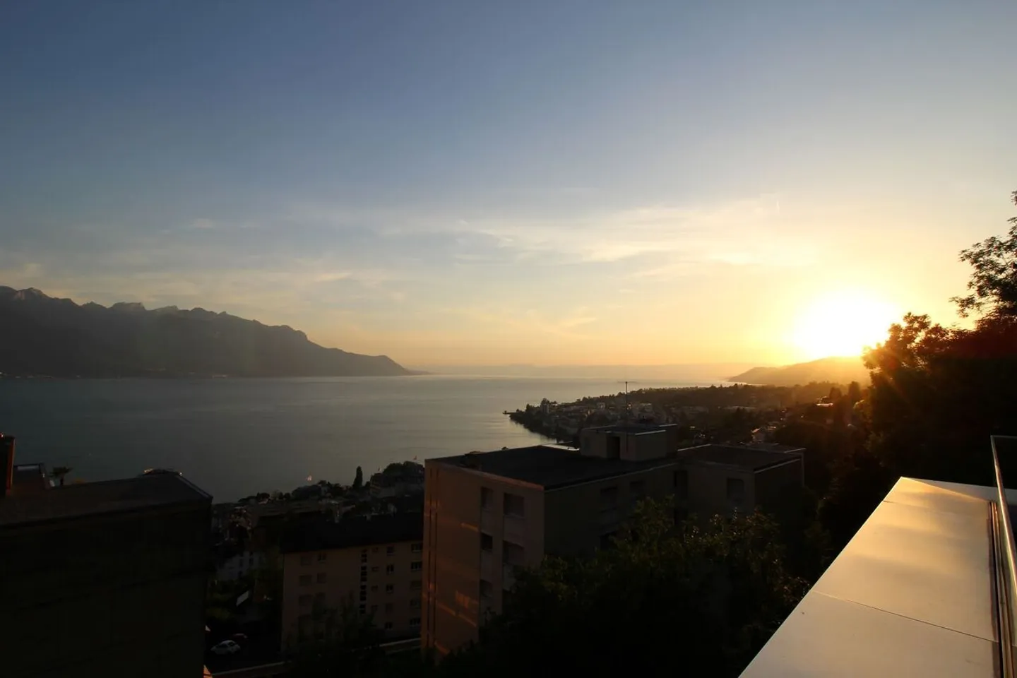 Penthouse Luxueux avec Vue sur le Lac - Photo 1 sur 13