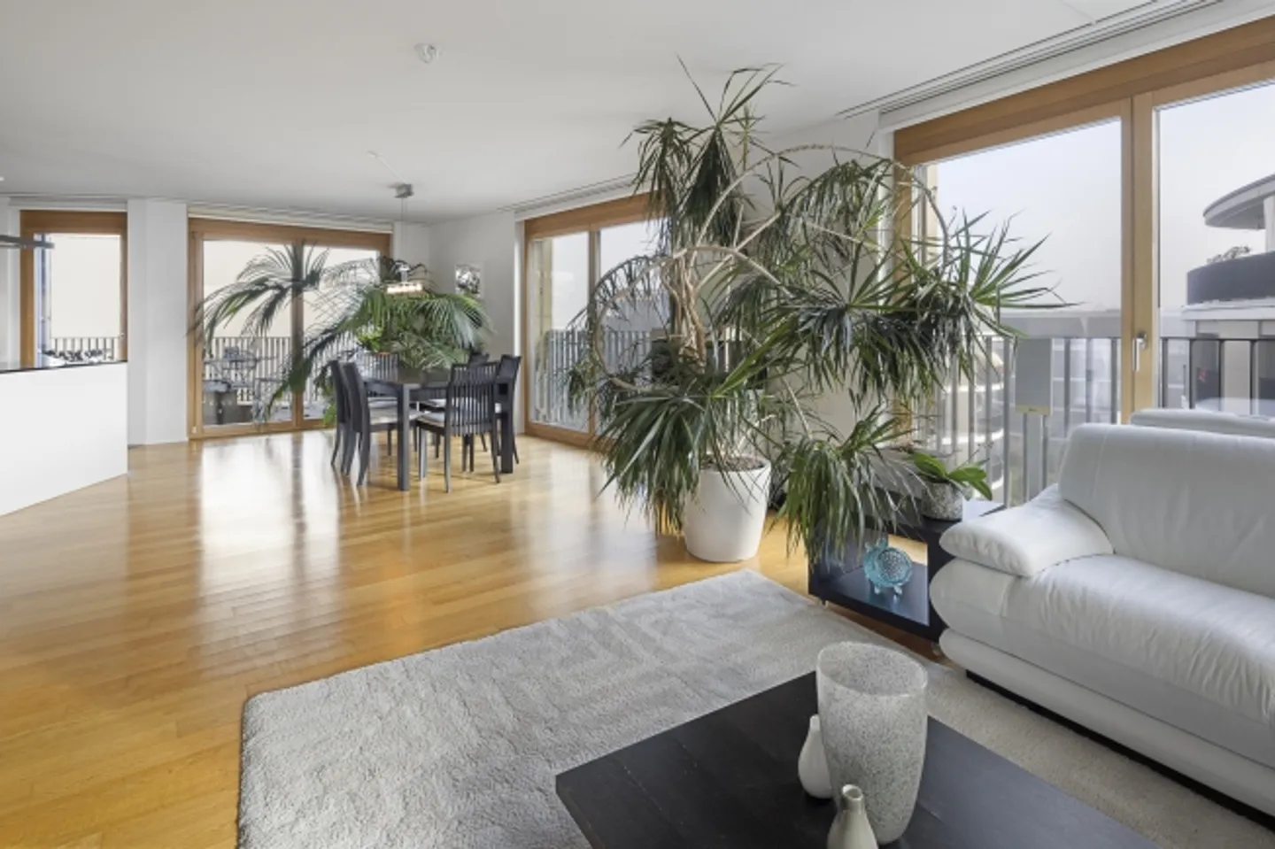 Sogno abitativo con due terrazze e vista mozzafiato sul lago - Foto 5 di 13