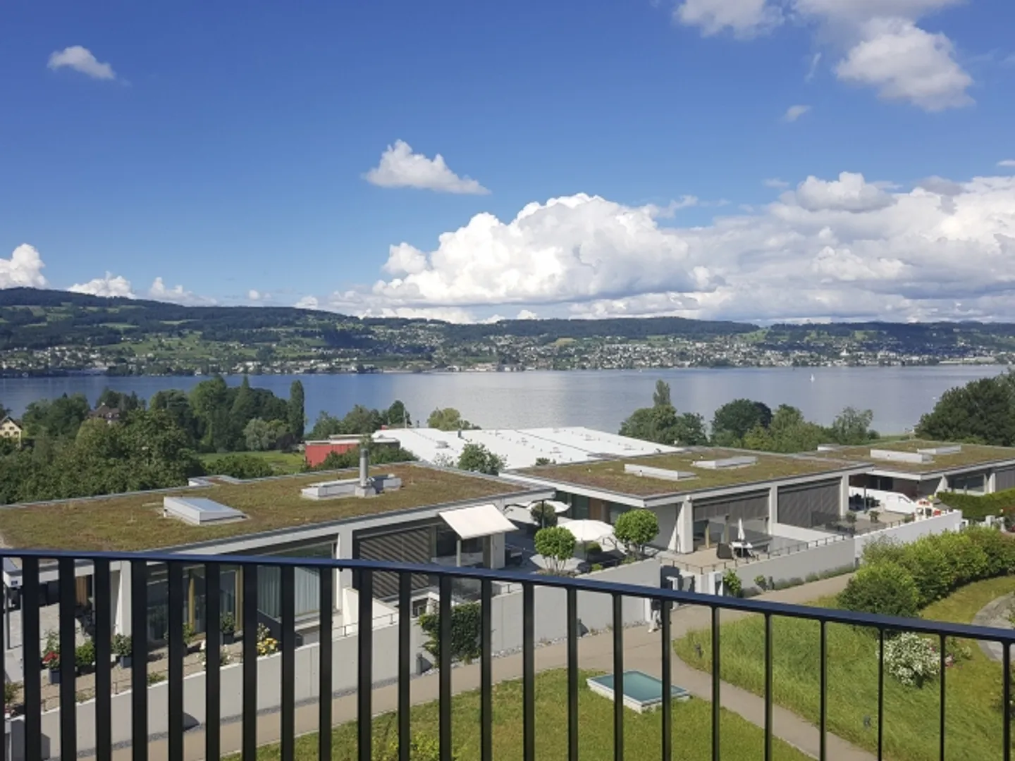 Sogno abitativo con due terrazze e vista mozzafiato sul lago - Foto 1 di 13