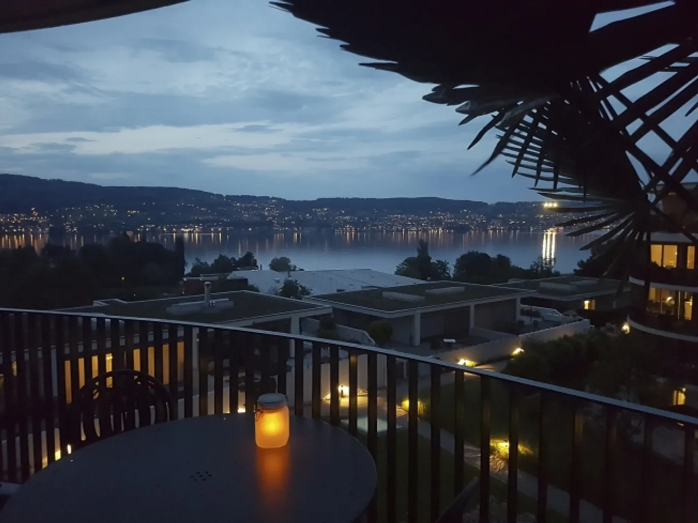 Sogno abitativo con due terrazze e vista mozzafiato sul lago - Foto 2 di 13