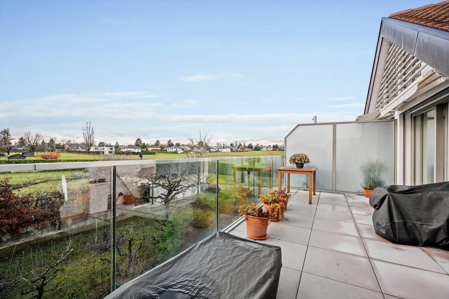 Attique avec 3,5 pièces et grande terrasse - Photo 1 sur 8