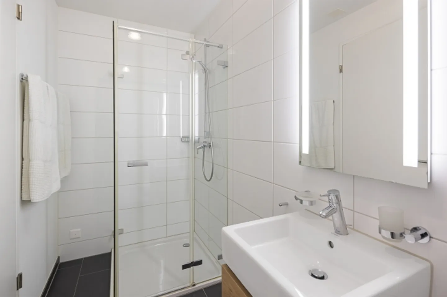 Sogno abitativo con due terrazze e vista mozzafiato sul lago - Foto 12 di 13