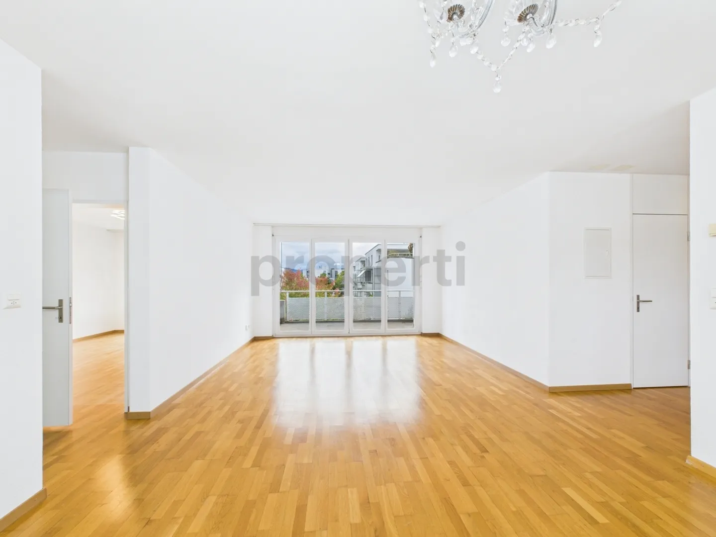 Elegant 3.5-room apartment in a sought-after location in Zurich - Photo 4 of 12