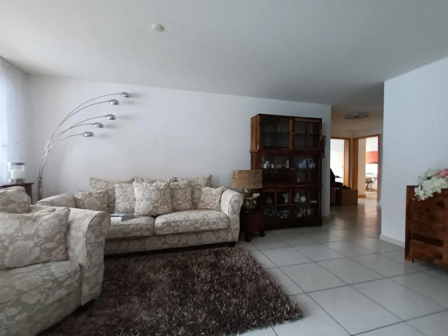 Appartamento 4 1/2 locali con garage, balcone e area salotto coperta - Foto 3 di 4