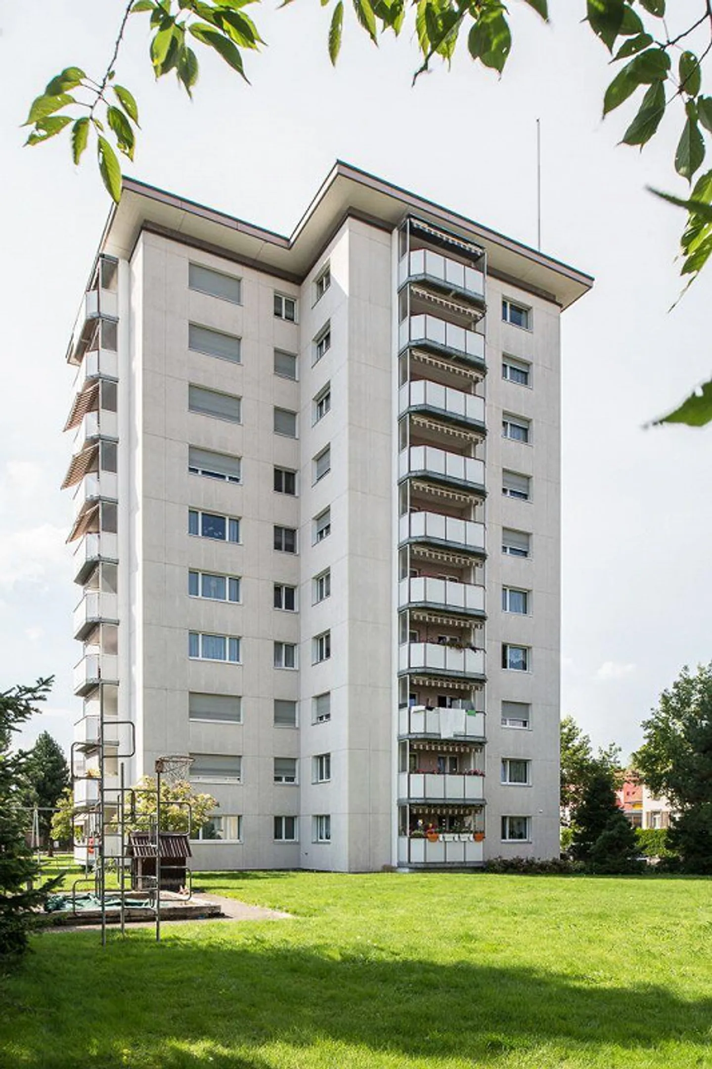 Beautiful apartment with great views - Photo 1 of 8