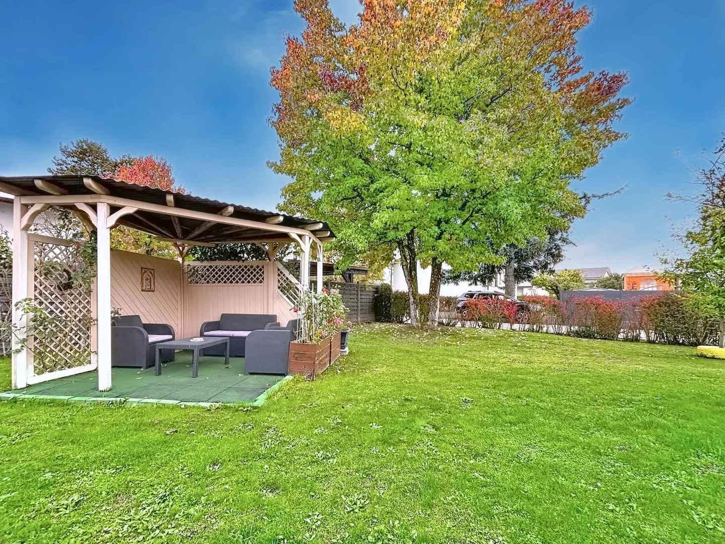 Charmante Villa mit Garten - Foto 11 von 13
