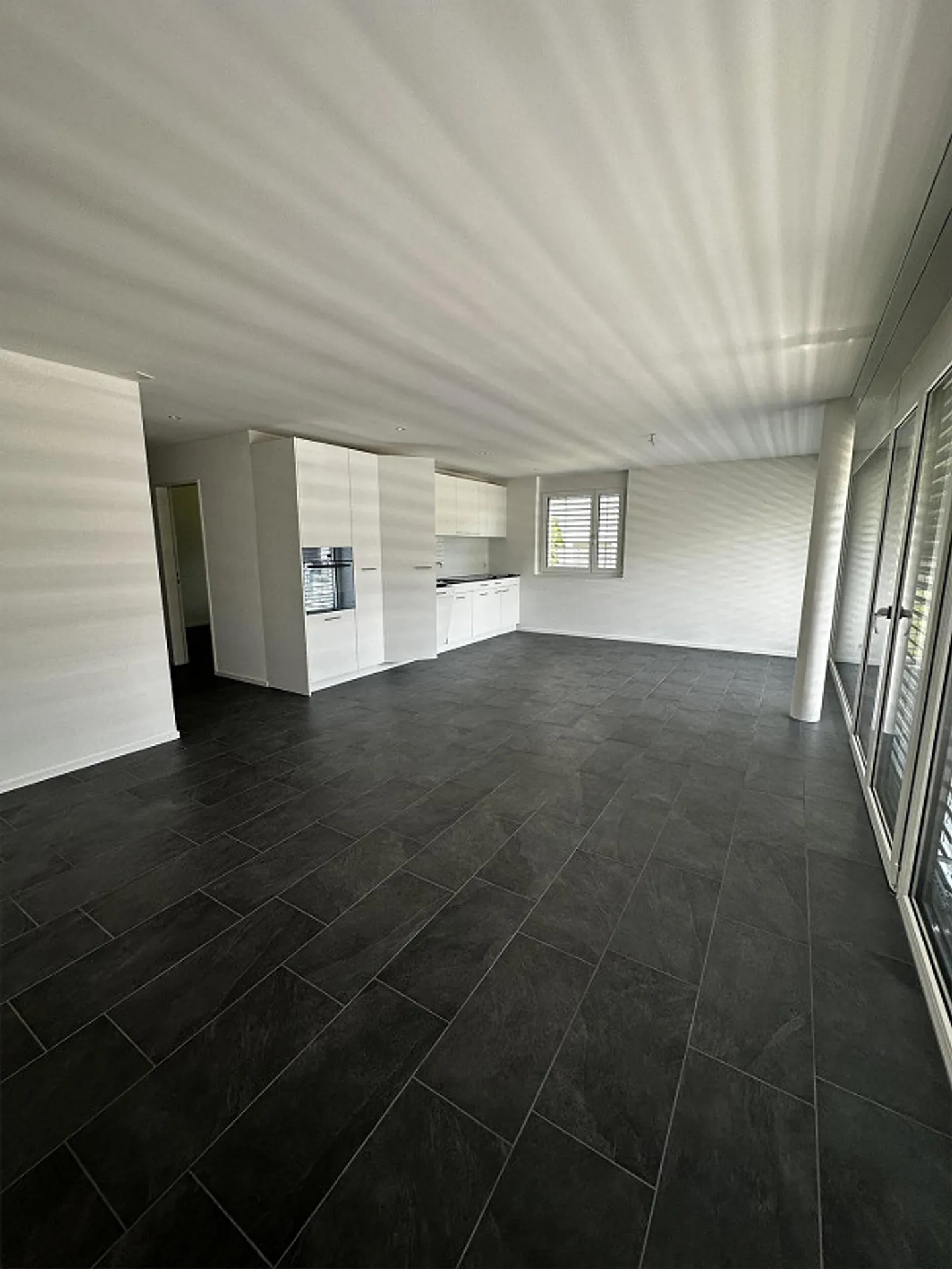 Modern 2.5-room apartment - Photo 2 of 11