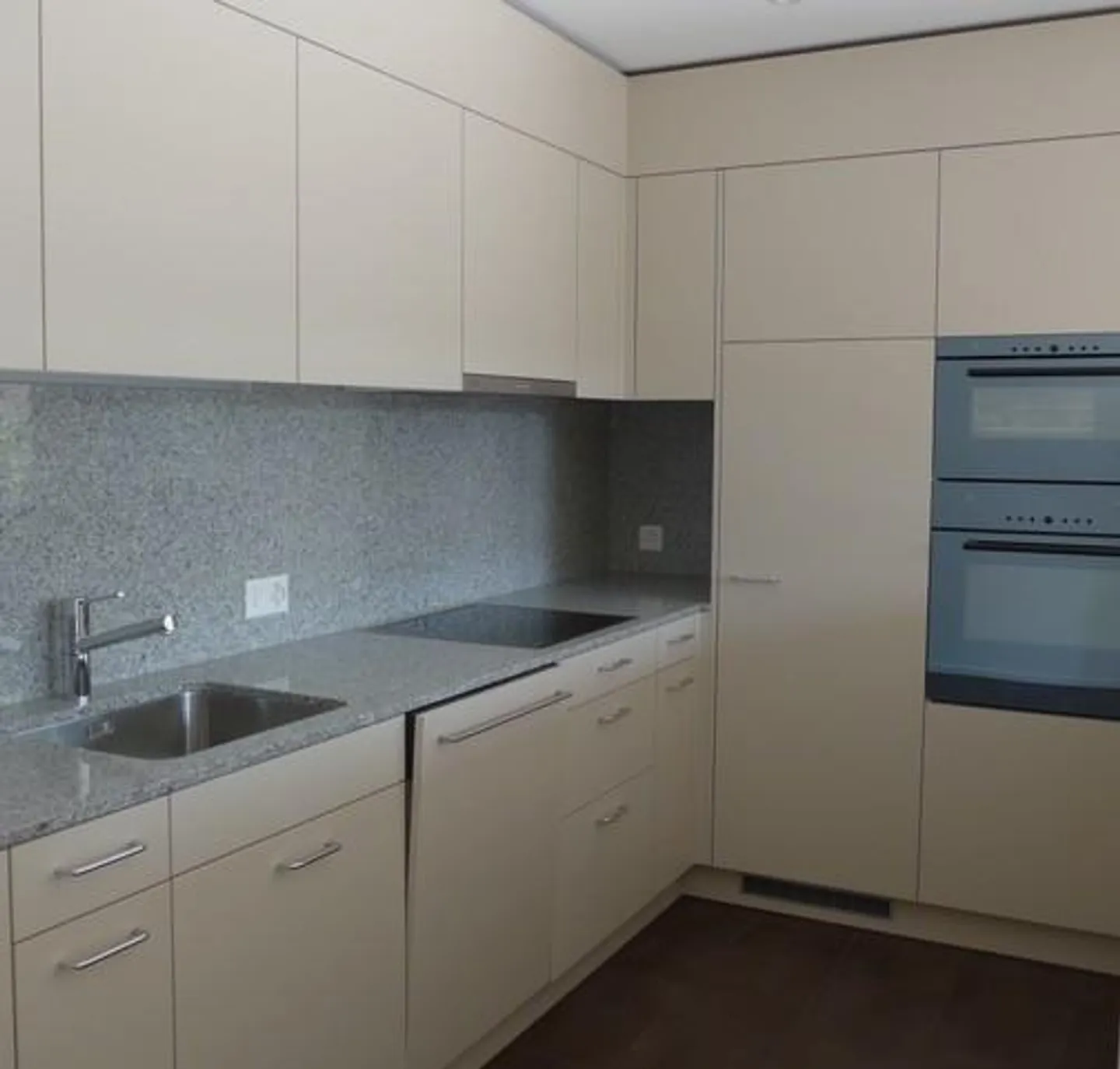 Bellissimo appartamento moderno di 2,5 stanze nel cuore della città di Zug - Foto 2 di 7