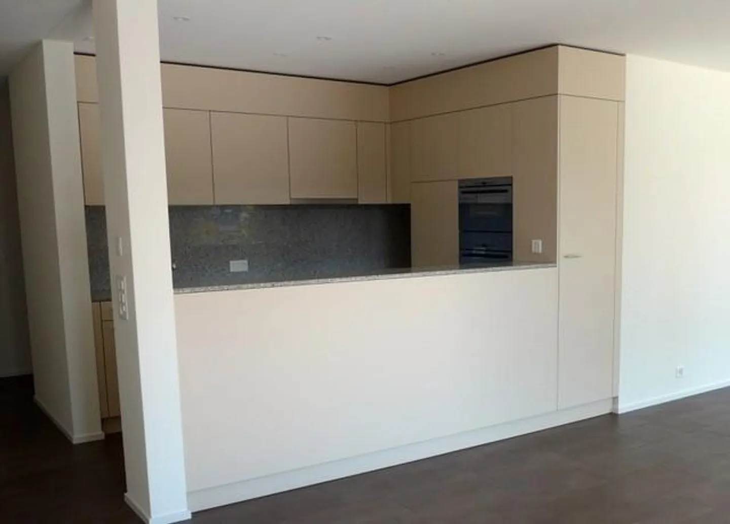 Bellissimo appartamento moderno di 2,5 stanze nel cuore della città di Zug - Foto 4 di 7