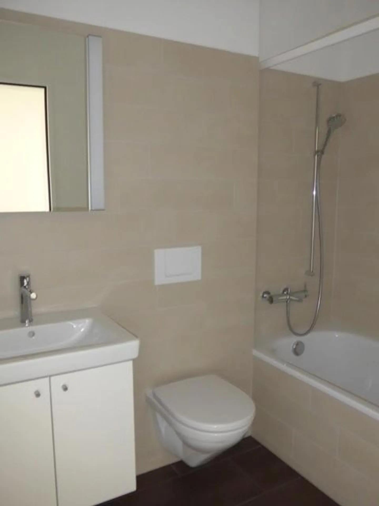 Bellissimo appartamento moderno di 2,5 stanze nel cuore della città di Zug - Foto 6 di 7