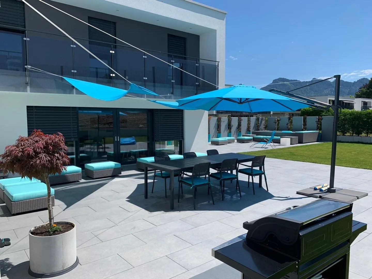 Luxury Villa with Stunning Views - Photo 2 of 20