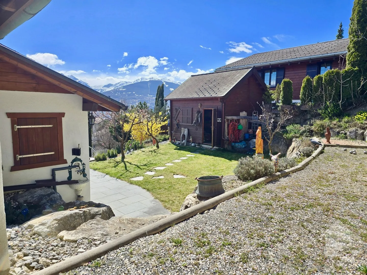 Chalet for sale - Photo 4 of 13