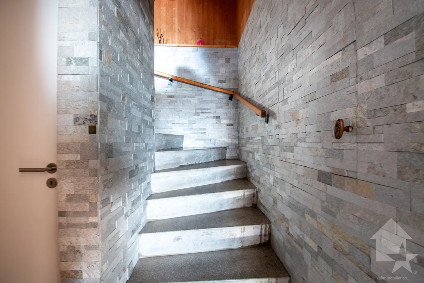 Miex, spacious 7.5-room partially renovated chalet - Photo 18 of 26