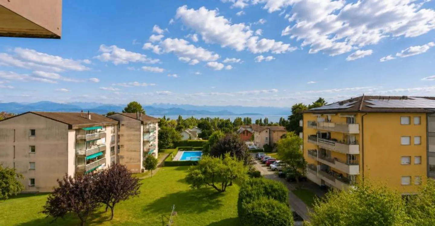 Sospeso di fronte al Lago di Ginevra - Foto 1 di 12