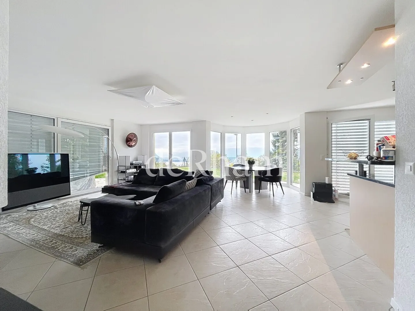 Helle und geräumige Villa, ideale Lage und Panoramablick! - Foto 2 von 13
