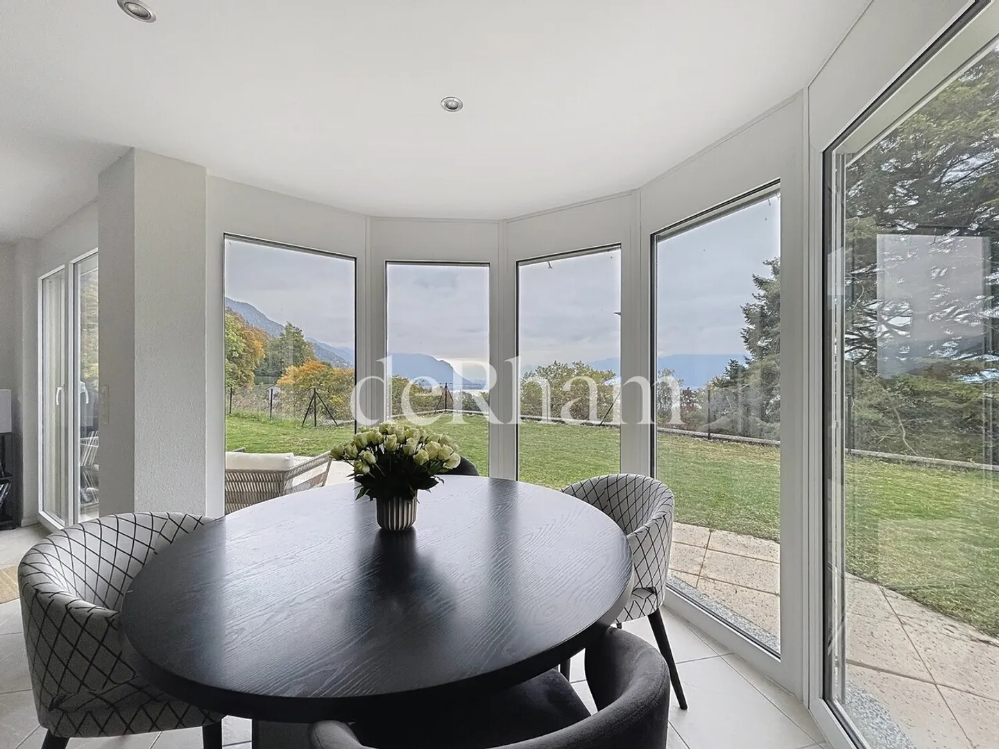 Helle und geräumige Villa, ideale Lage und Panoramablick! - Foto 4 von 13