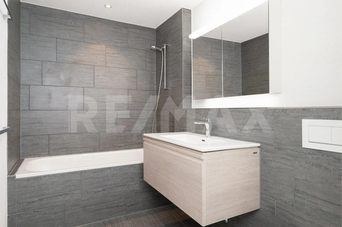 Appartement moderne 2.5 pièces avec jardin - Photo 5 sur 10
