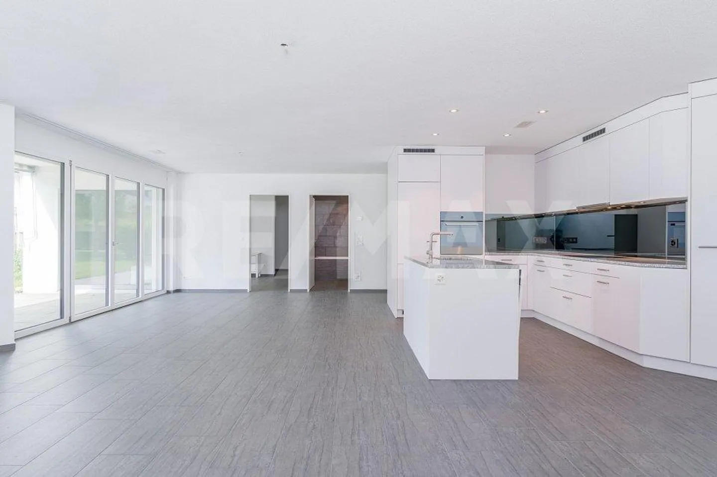 Appartement moderne 2.5 pièces avec jardin - Photo 3 sur 10