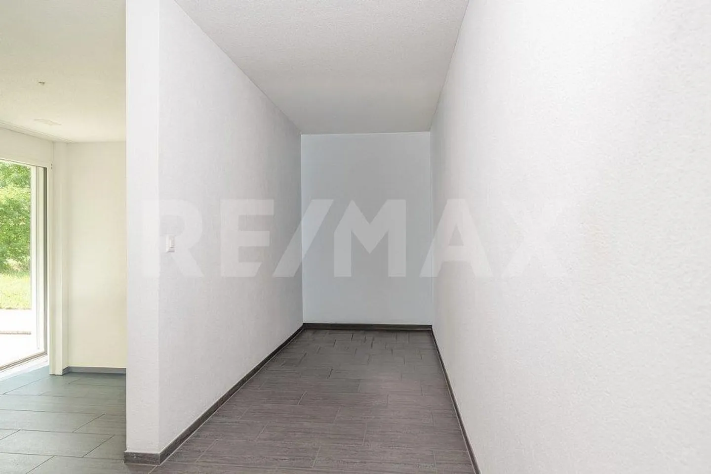 Appartement moderne 2.5 pièces avec jardin - Photo 8 sur 10