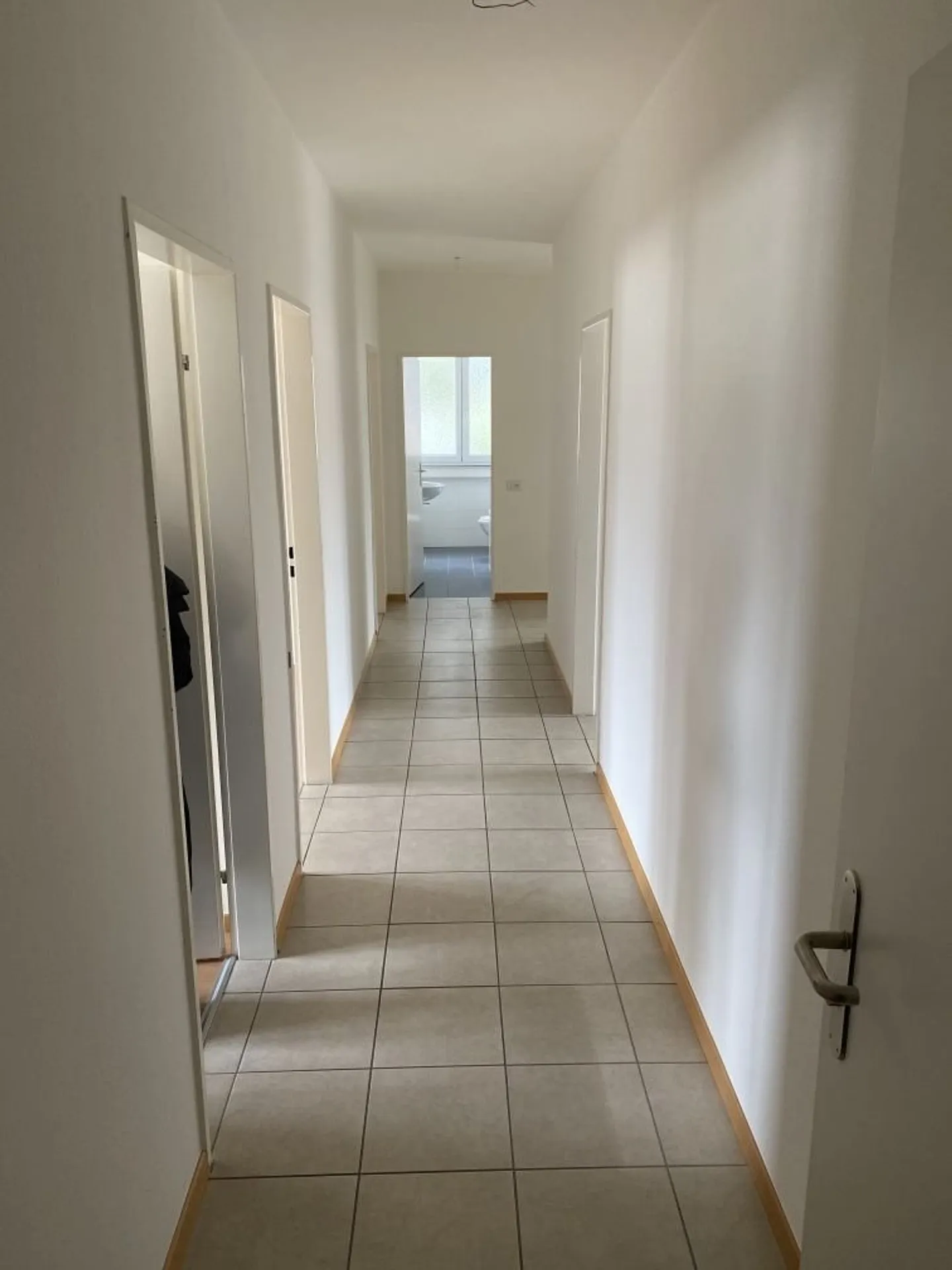 Spazioso appartamento di 4.5 locali con vista panoramica a Biasca - Foto 8 di 11