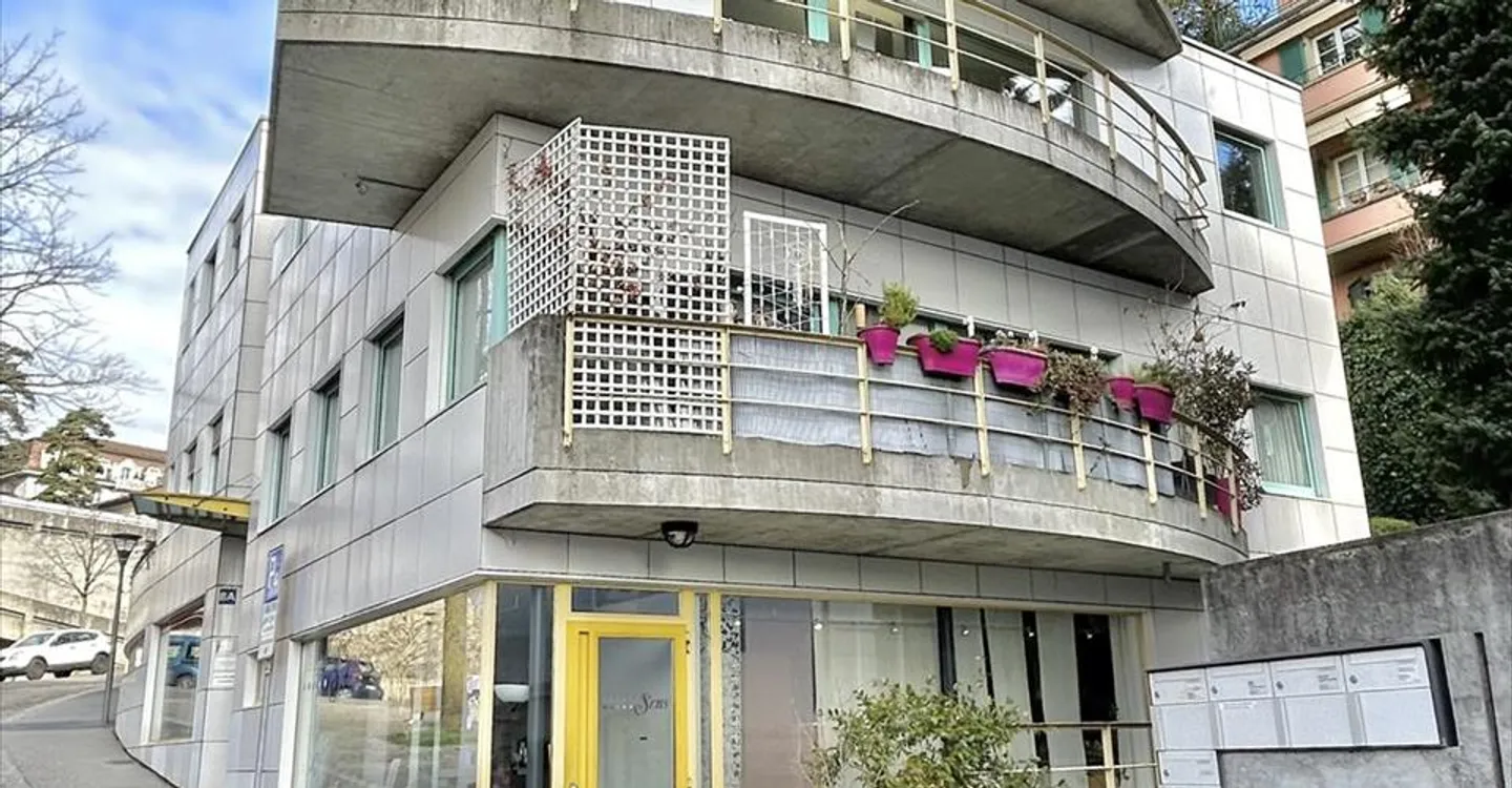 Edificio ad uso misto in affitto - Foto 2 di 2