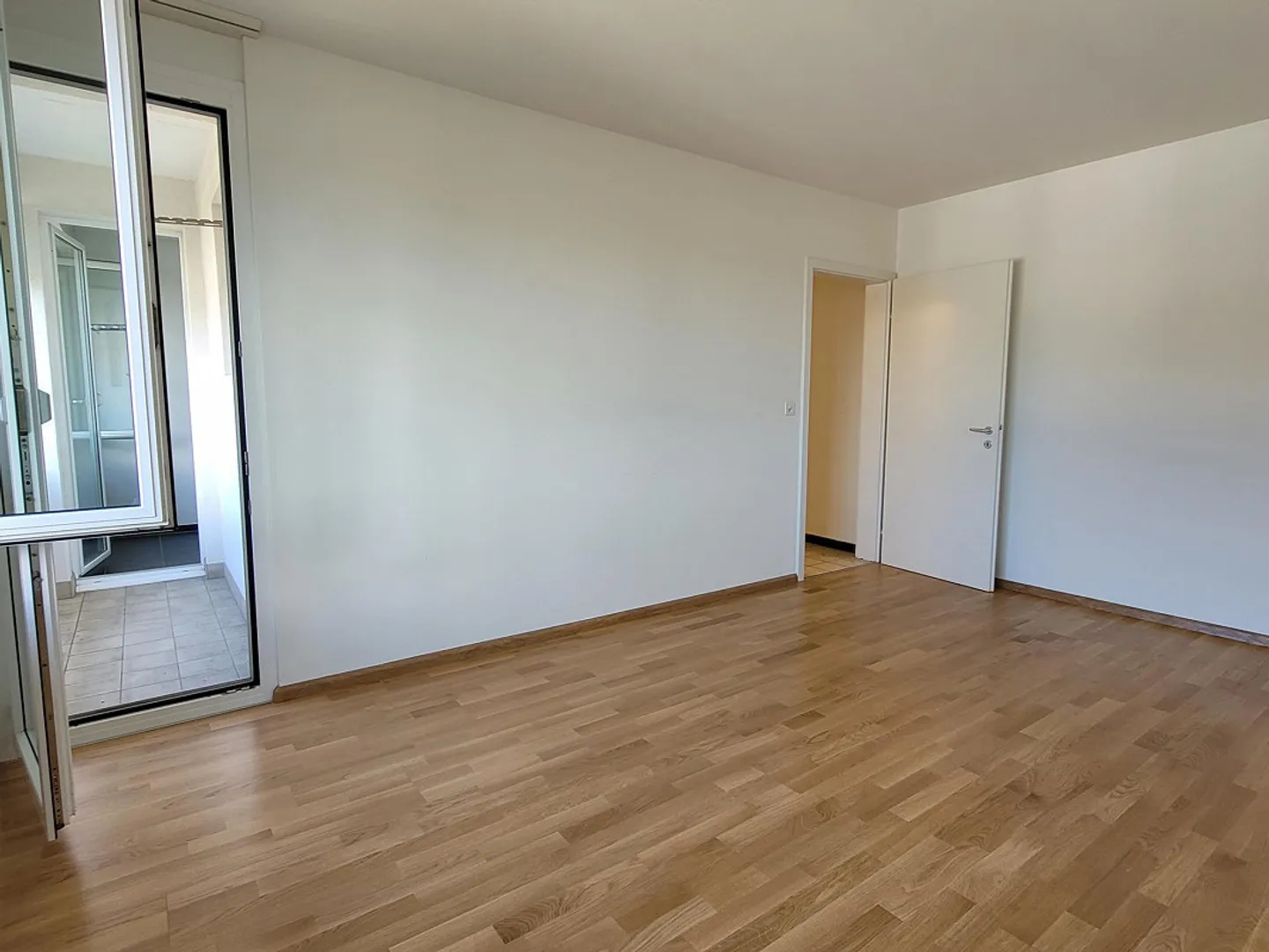 Bel appartement 2 pièces ensoleillé près du centre du village et pourtant très calme - Photo 11 sur 16