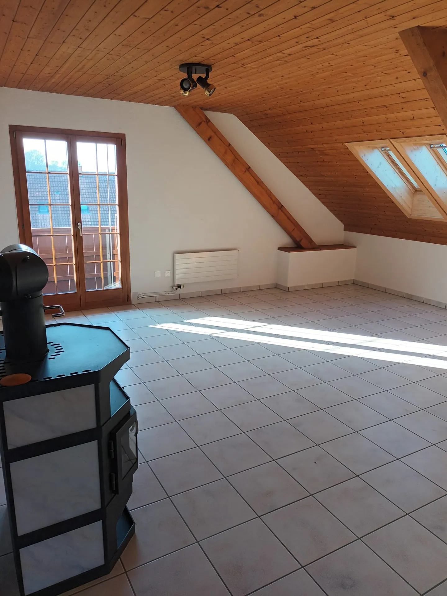 Spacious 3.5-room penthouse in a quiet and sunny location in Walliswil b. Wangen - Photo 1 of 7