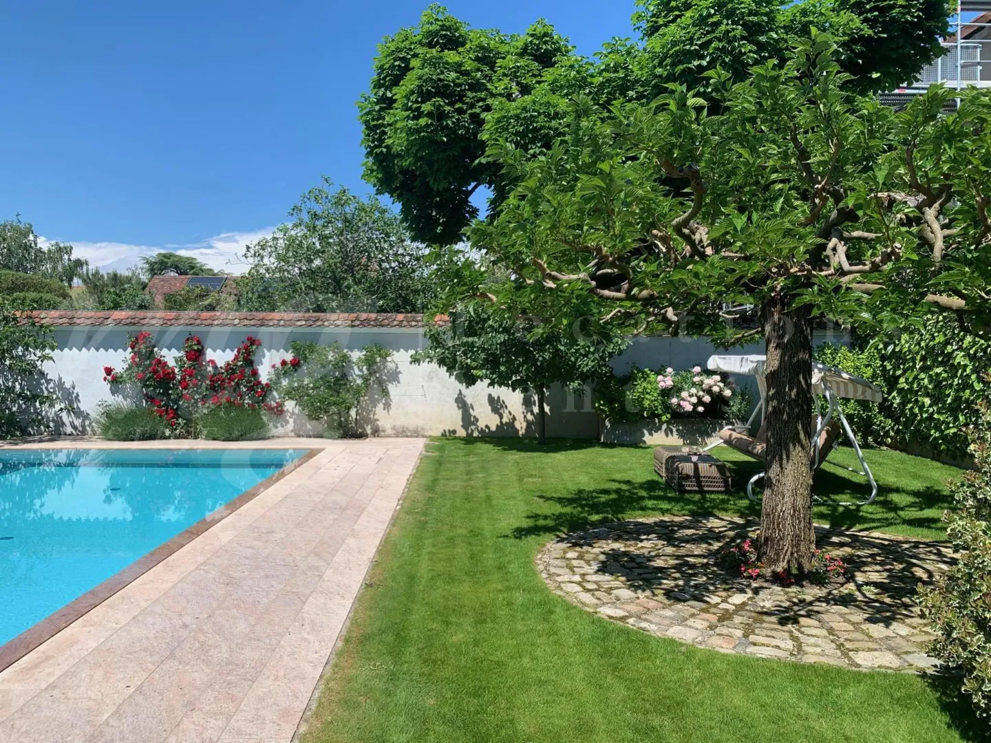 LINKS UFER! SUPERBE IMMOBILIE VON 600 m2 MIT WUNDERSCHÖNEM BAUMGARTEN UND PR - Foto 2 von 2