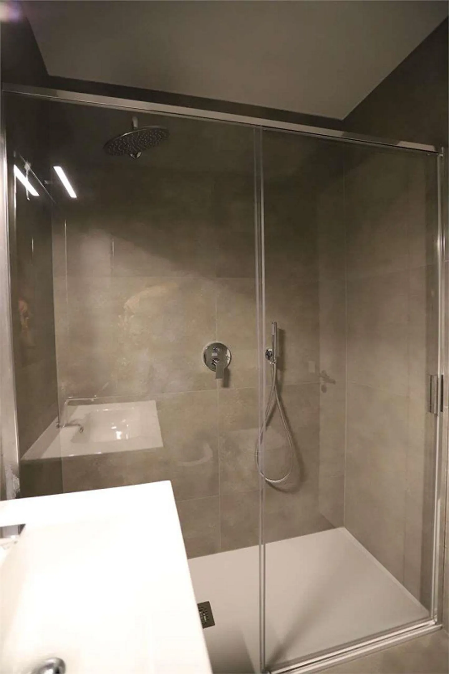 NEW TWO-ROOM APARTMENT FOR RENT - SORENGO TASSINO AREA - Photo 9 of 12