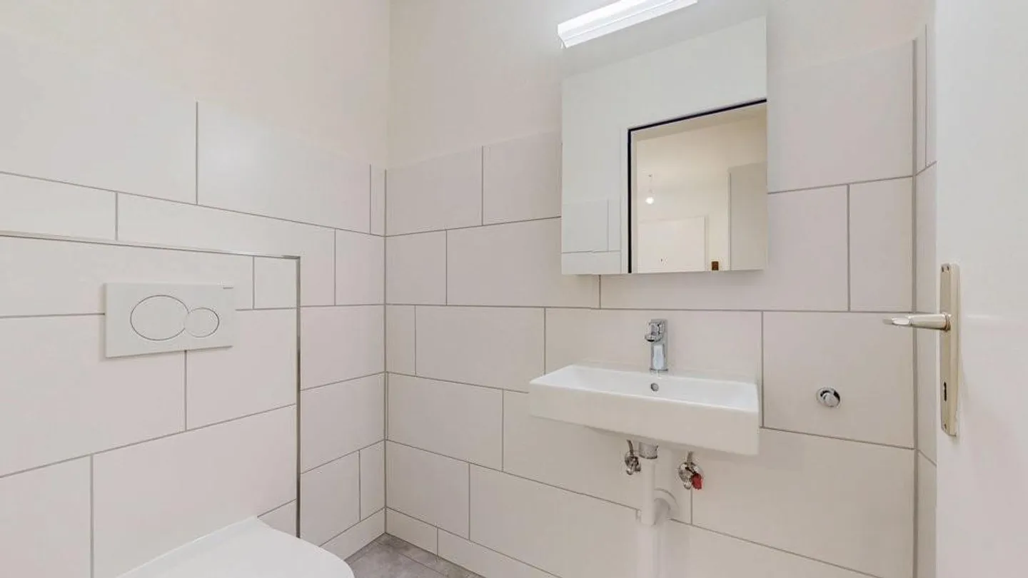 Your new home makes commuting easy - Photo 10 of 12