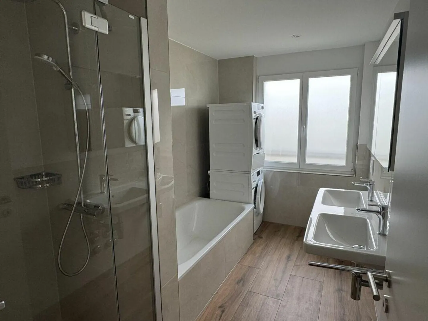 Bright and modern 4.5 room apartment with terrace - Photo 4 of 9