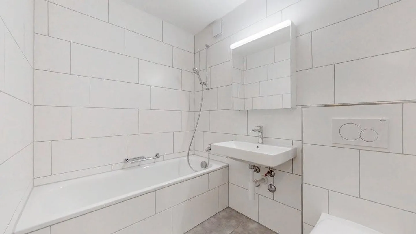Your new home makes commuting easy - Photo 9 of 12