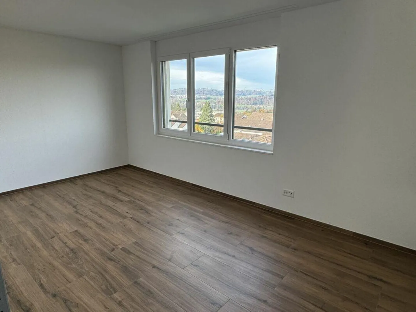 Bright and modern 4.5 room apartment with terrace - Photo 5 of 9