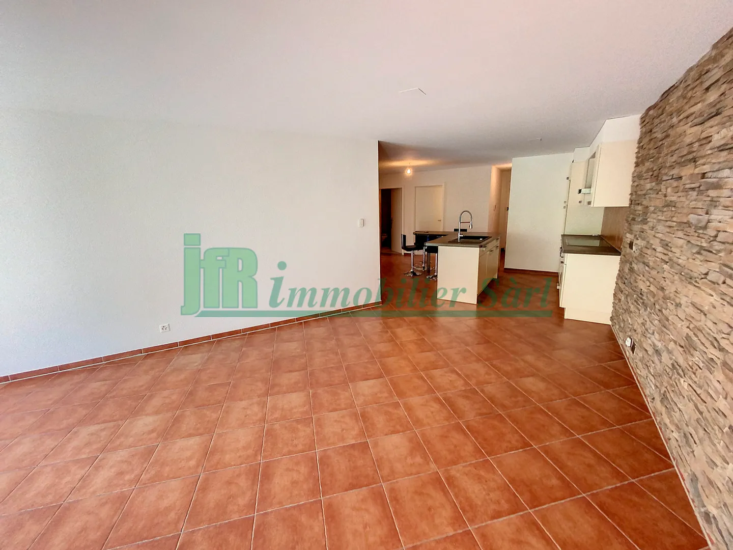 Geräumige Wohnung mit Balkon - Foto 3 von 12