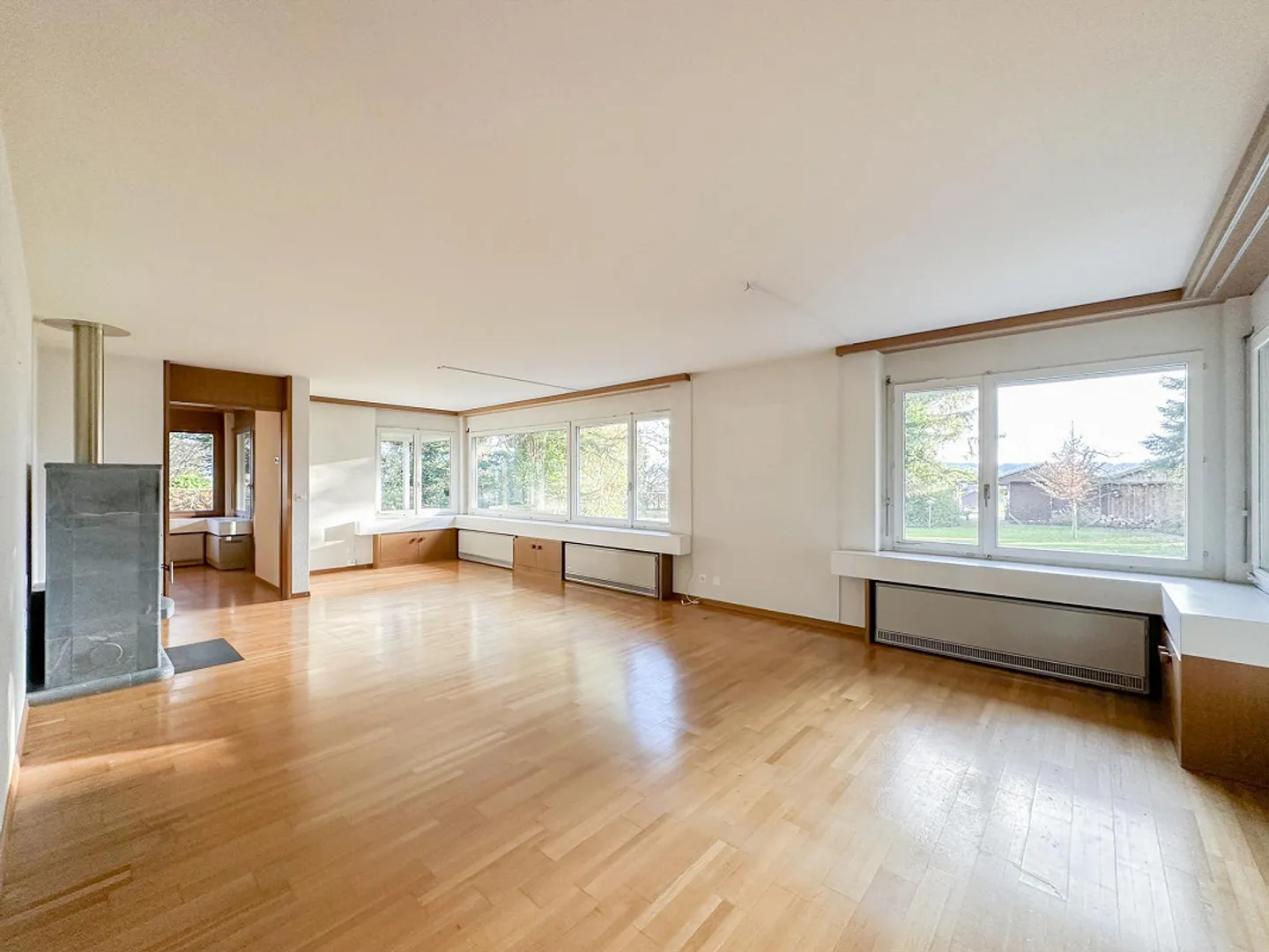 Proprietà con giardino simile a un parco in una posizione unica - Foto 8 di 19