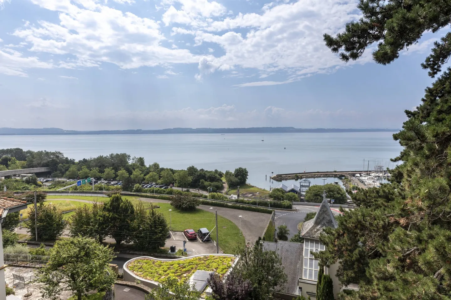 Maison de maître avec dépendance de 3.5 pièces en ville de Neuchâtel - Photo 2 sur 11