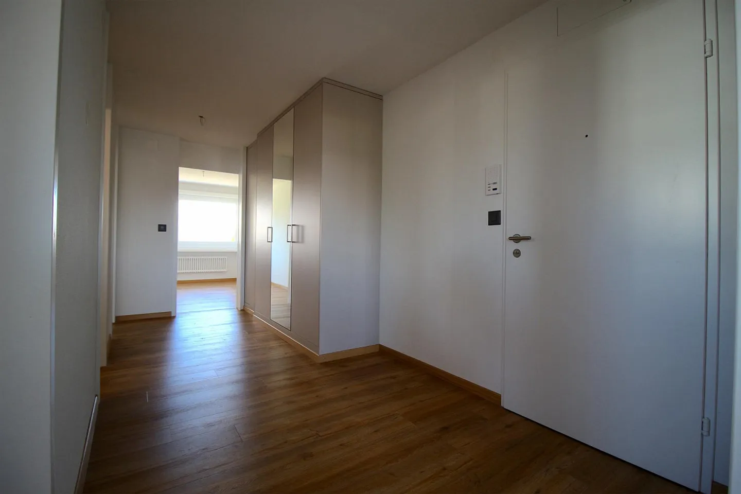 Im Eigentumsstandard ausgebaute 3½-Zimmerwohnung mit Seesicht - Foto 8 von 9