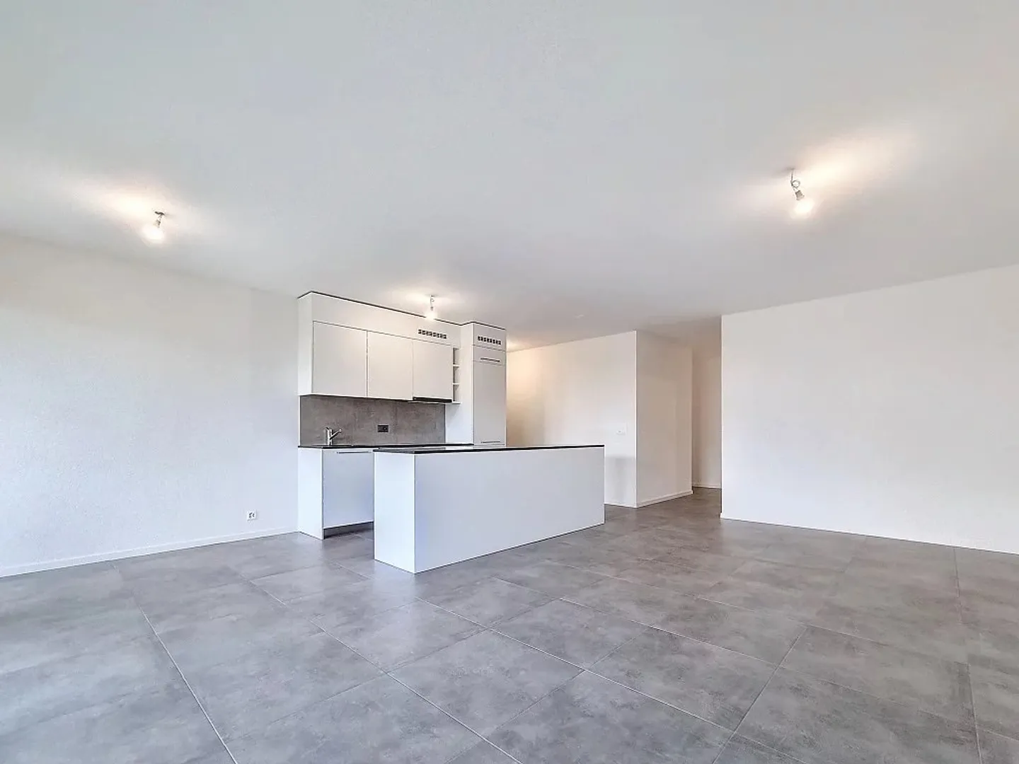 Geräumige 4,5 Zimmer im obersten Stockwerk - Foto 1 von 10