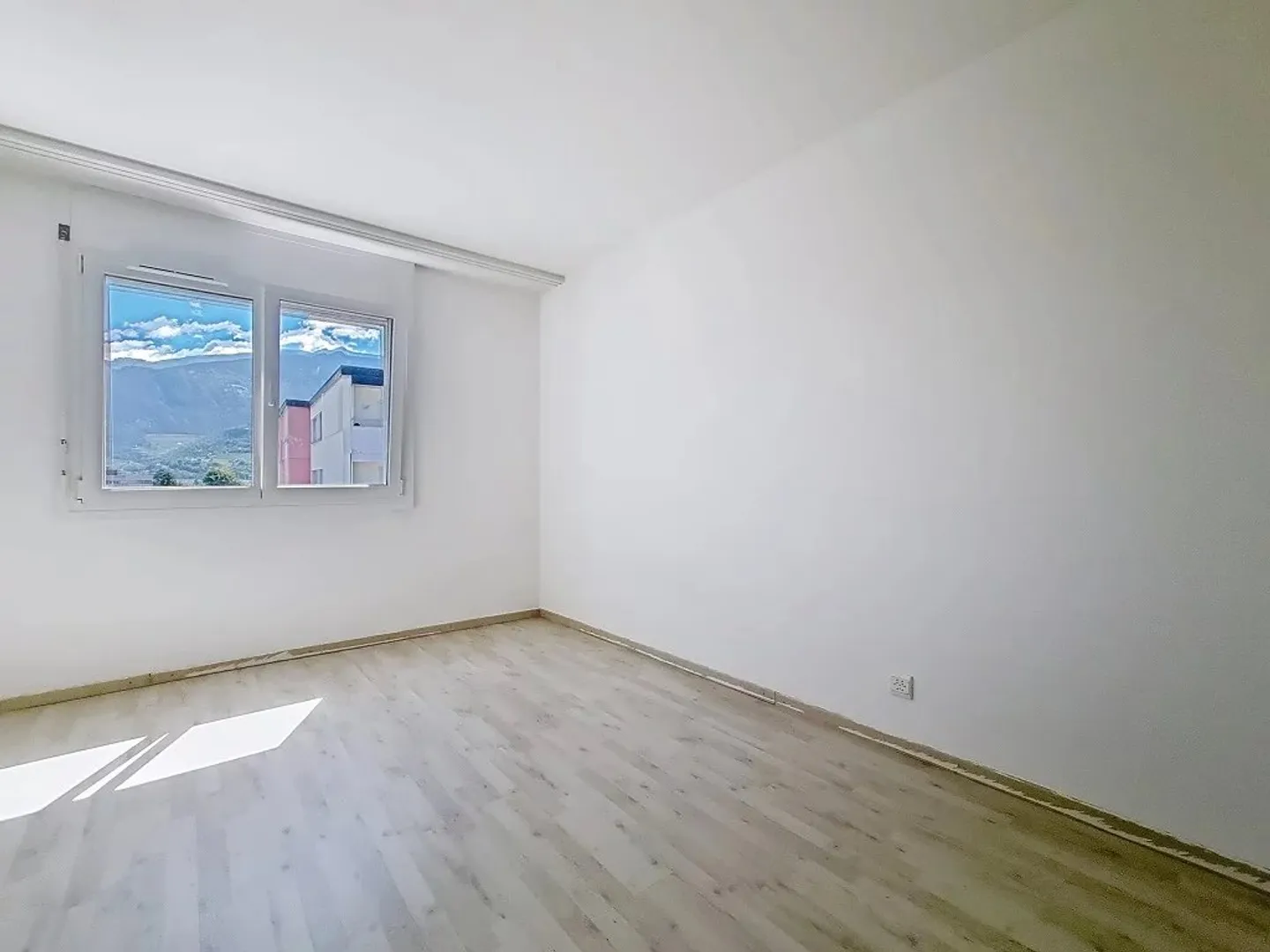 Geräumige 4,5 Zimmer im obersten Stockwerk - Foto 6 von 10