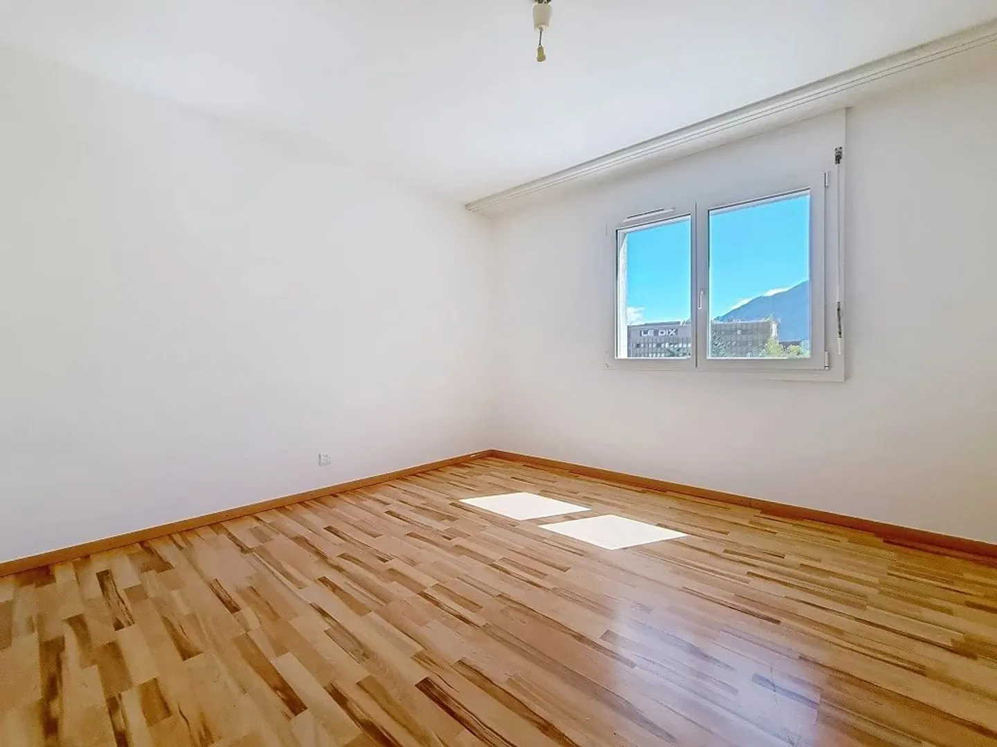 Geräumige 4,5 Zimmer im obersten Stockwerk - Foto 7 von 10