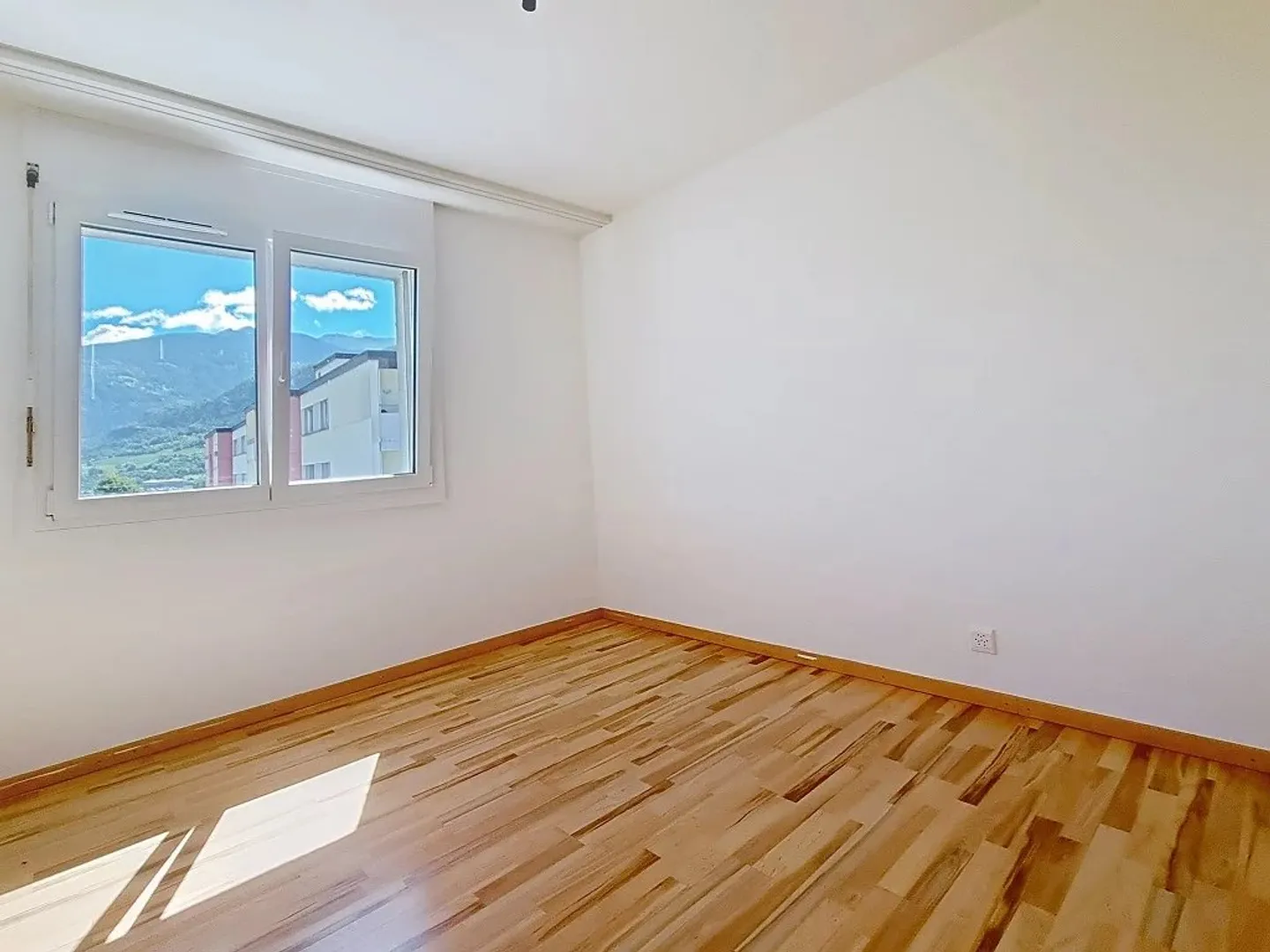 Geräumige 4,5 Zimmer im obersten Stockwerk - Foto 8 von 10