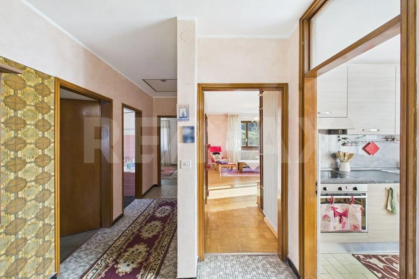 Casa unifamiliare con appartamento separato e grande giardino - Foto 4 di 13