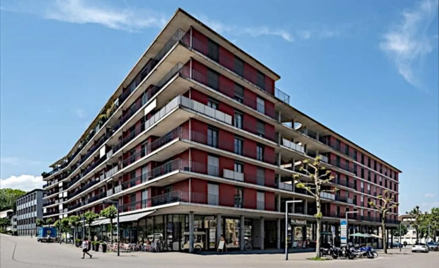 "Area di servizio direttamente accanto a PureGym!" - Foto 4 di 6