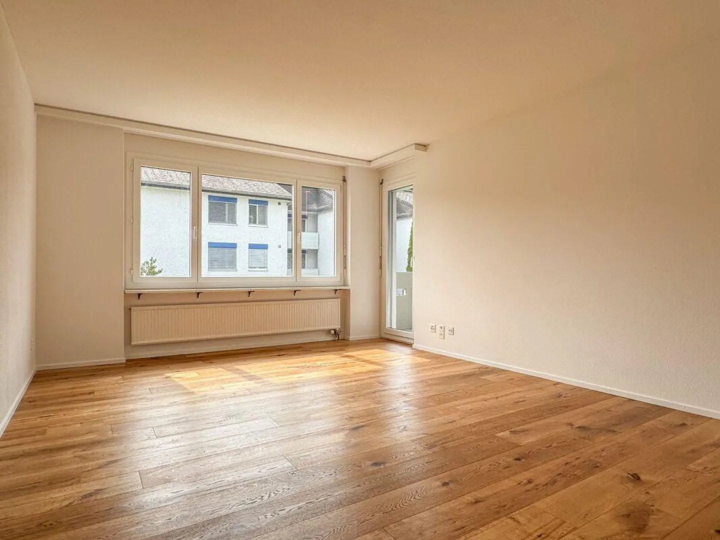Propriété résidentielle rénovée dans le vert - Photo 2 sur 10