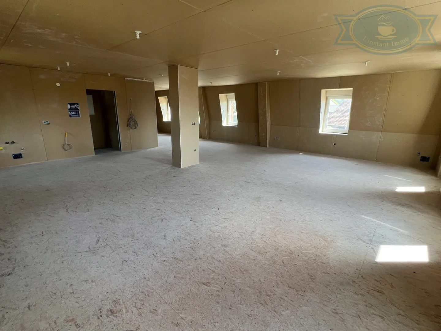 Penthouse con potenziale di personalizzazione - Foto 2 di 9