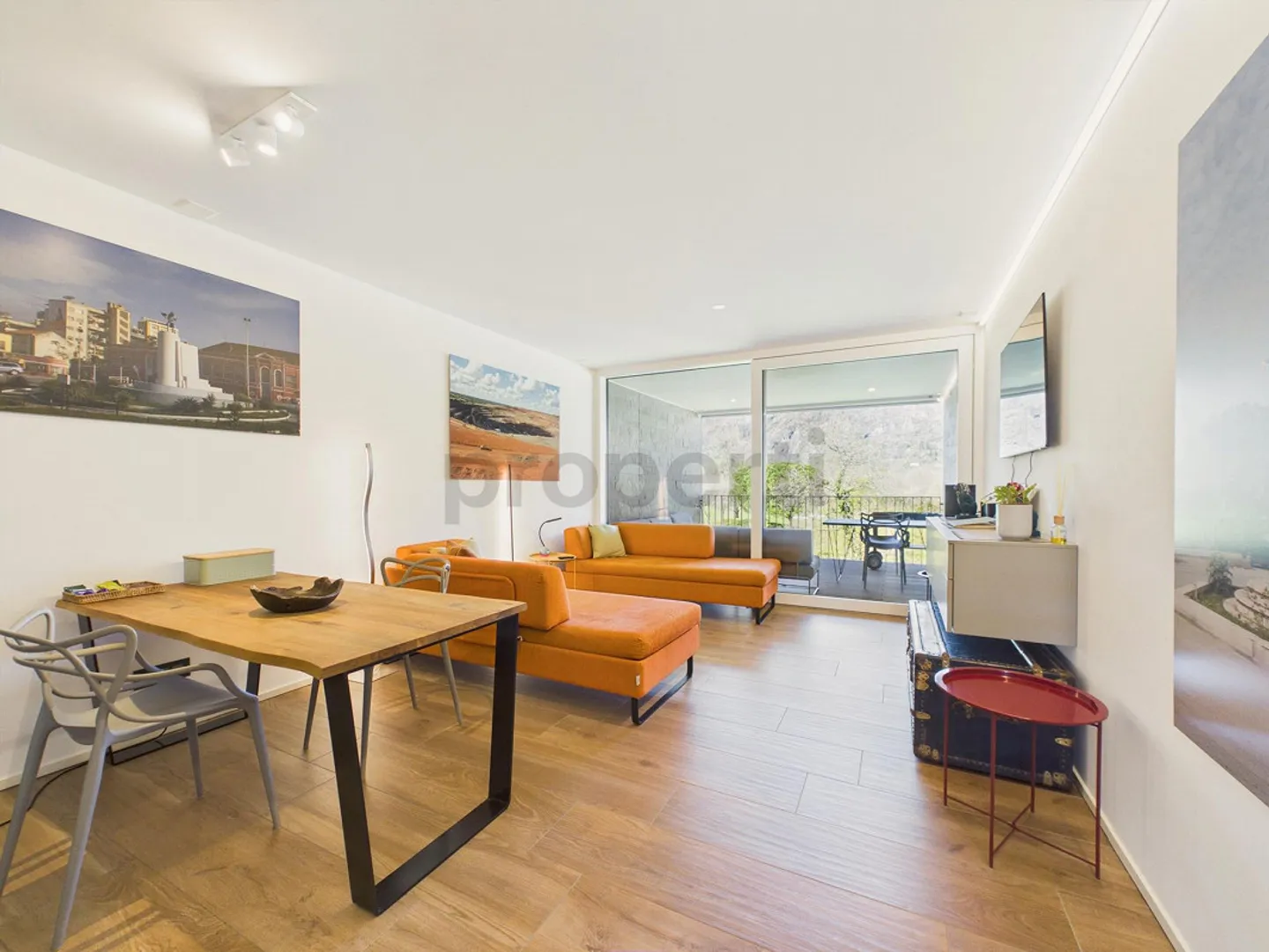Charmante Dachwohnung mit Panoramablick - Foto 2 von 13