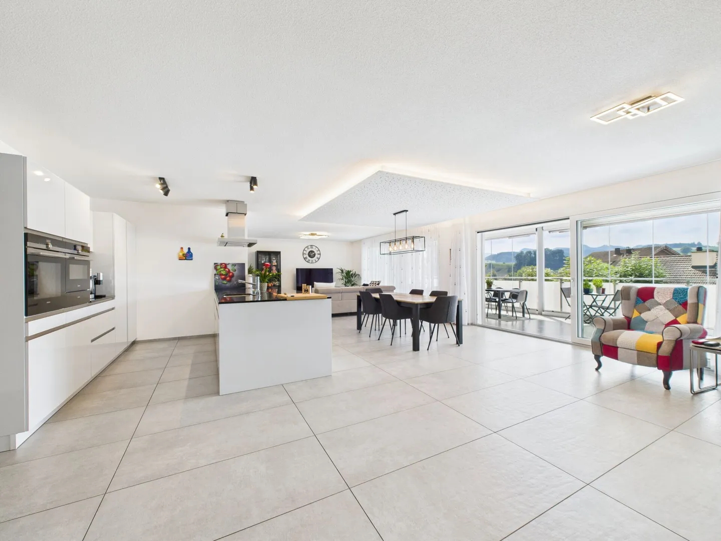 Lumineux avec Grand Balcon - Photo 2 sur 6