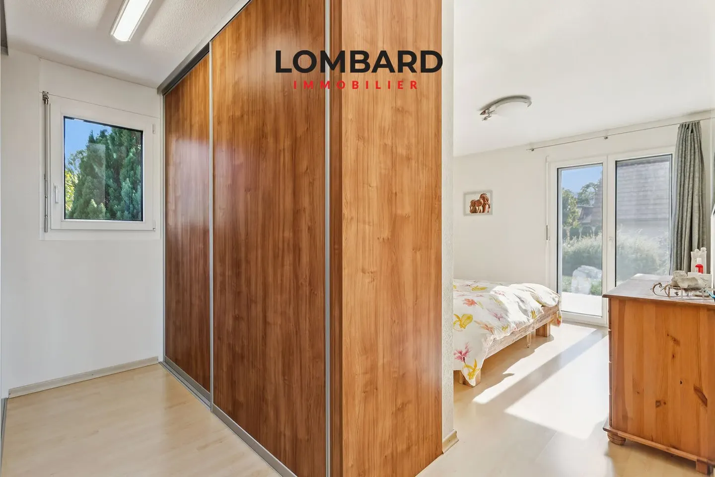 Villa d’architecte avec vue dégagée et jardin arboré - Foto 7 von 11