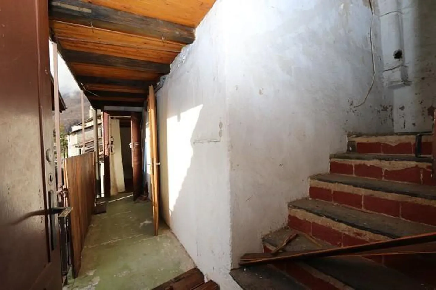 Casa di 5 locali nel nucleo da ristrutturare - Foto 14 di 19